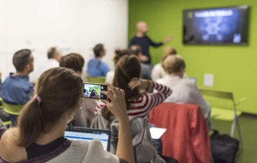 La sala de reunions amb un curs de formació per a coworkers
